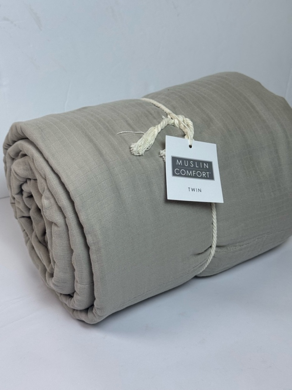 Muslin Comfort’s Twin-size 365 Blanket in
Light Taupe- NWT